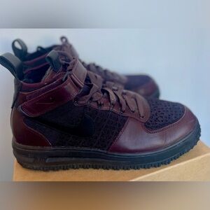 Nike Lunar Force 1 Flyknit Workboot sneakers
Size 11 US / 45 EUR